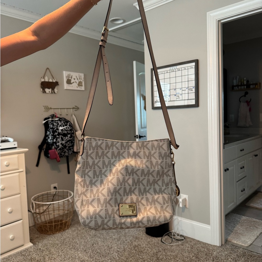 Michael Kors Gray Crossbody Bag with Sleek Design